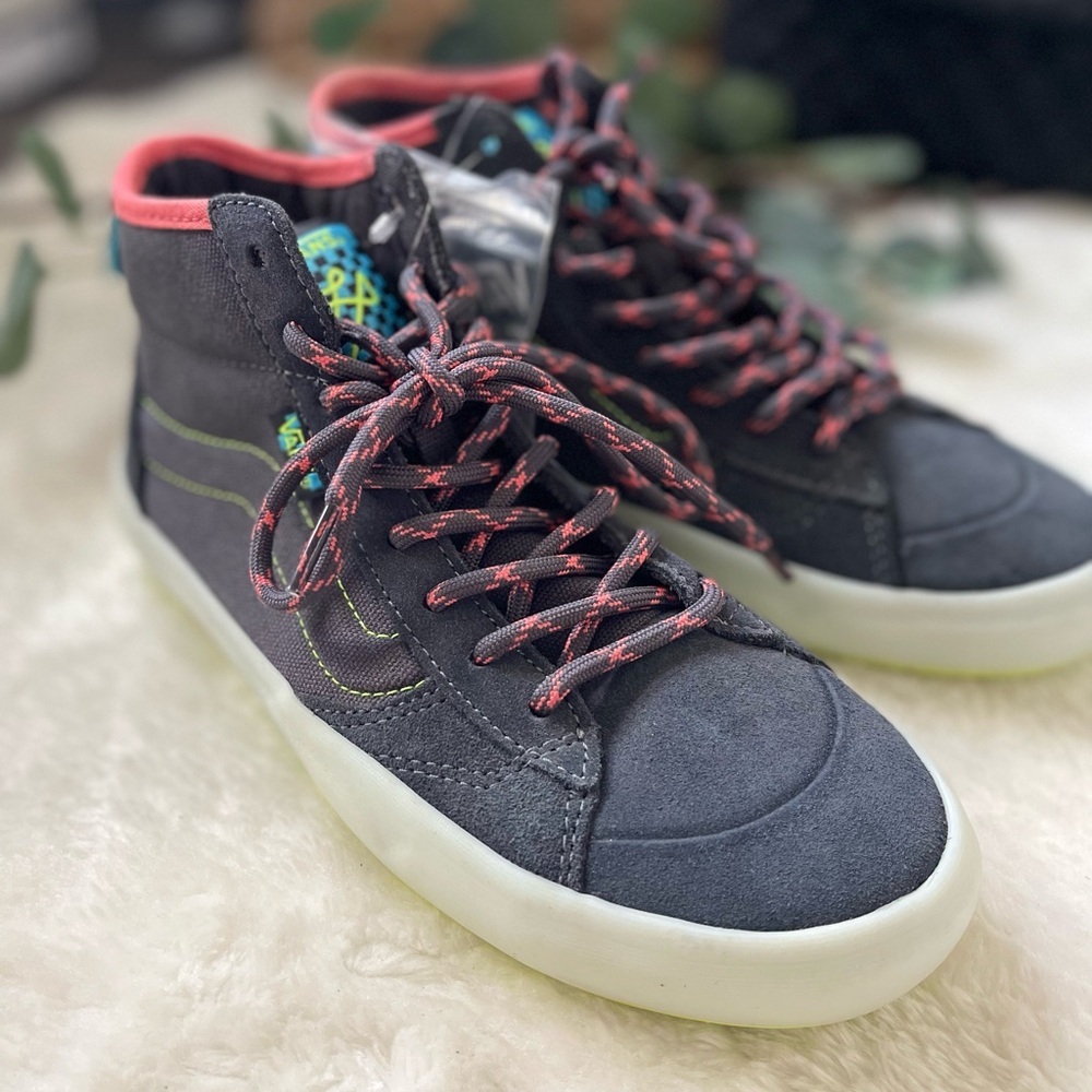 Vans The Lizzie Translucent Gray Multi Unisex Men’s 5.0 Women’s 6.5/Extra Lace